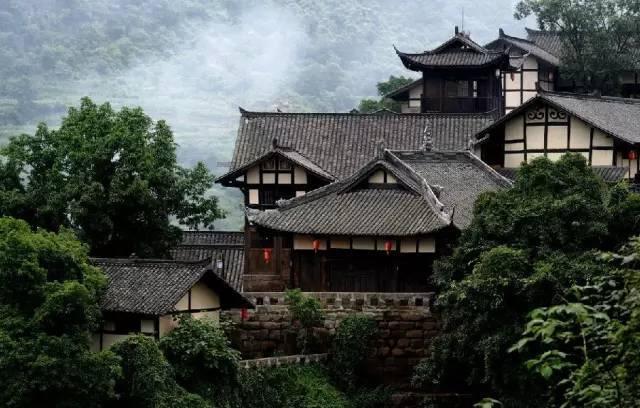 逃离天蓝色房屋